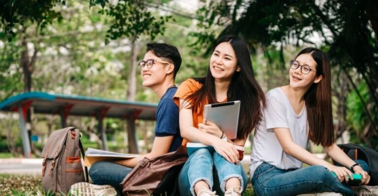 13 Scholarships for Asian American Students to Apply For in 2024