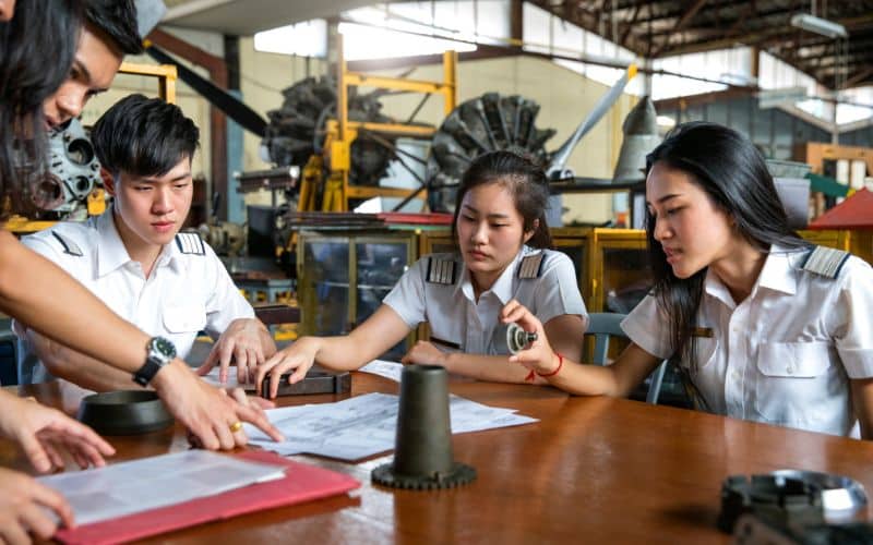 20 Scholarships for Aviation Students to Apply For in 2022