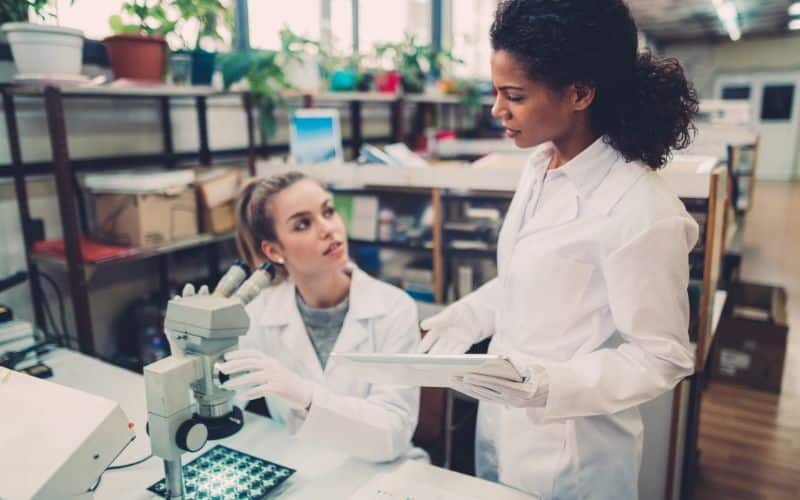 20-scholarships-for-women-in-stem-to-apply-for-in-2022-2022