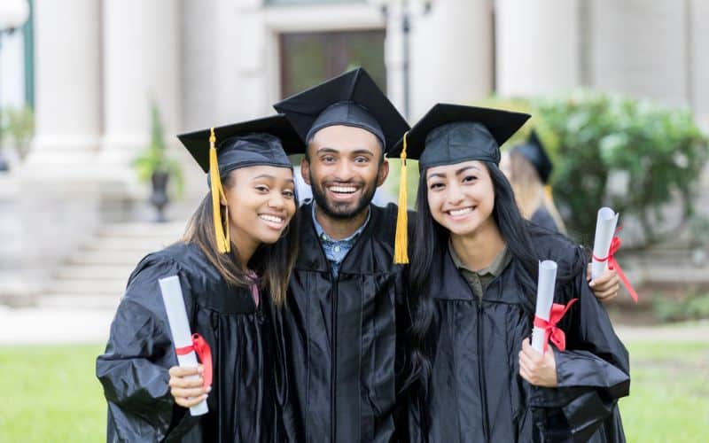 20 Scholarships for Graduate School Students to Apply For in 2025