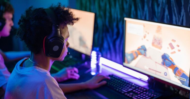 20 Scholarships for Gamers to Apply for in 2023
