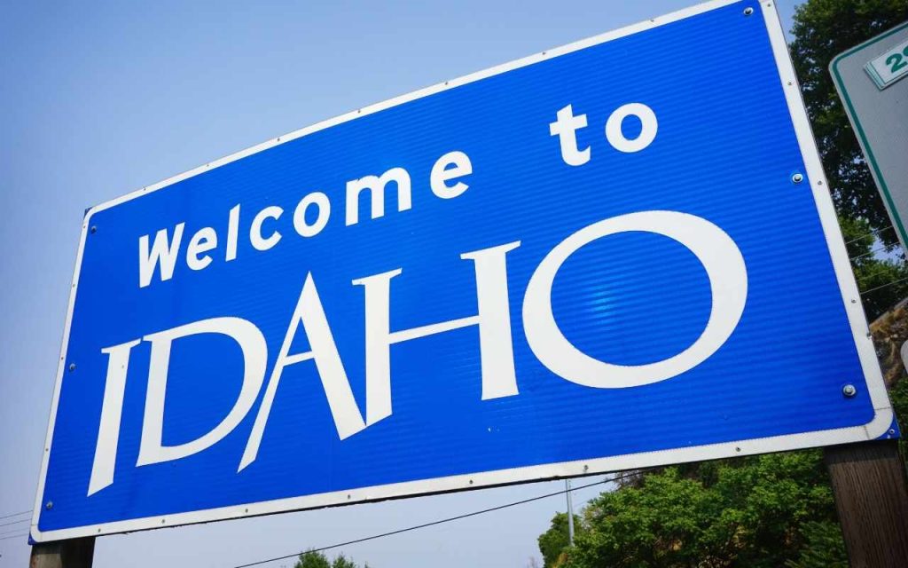 state road sign for Idaho